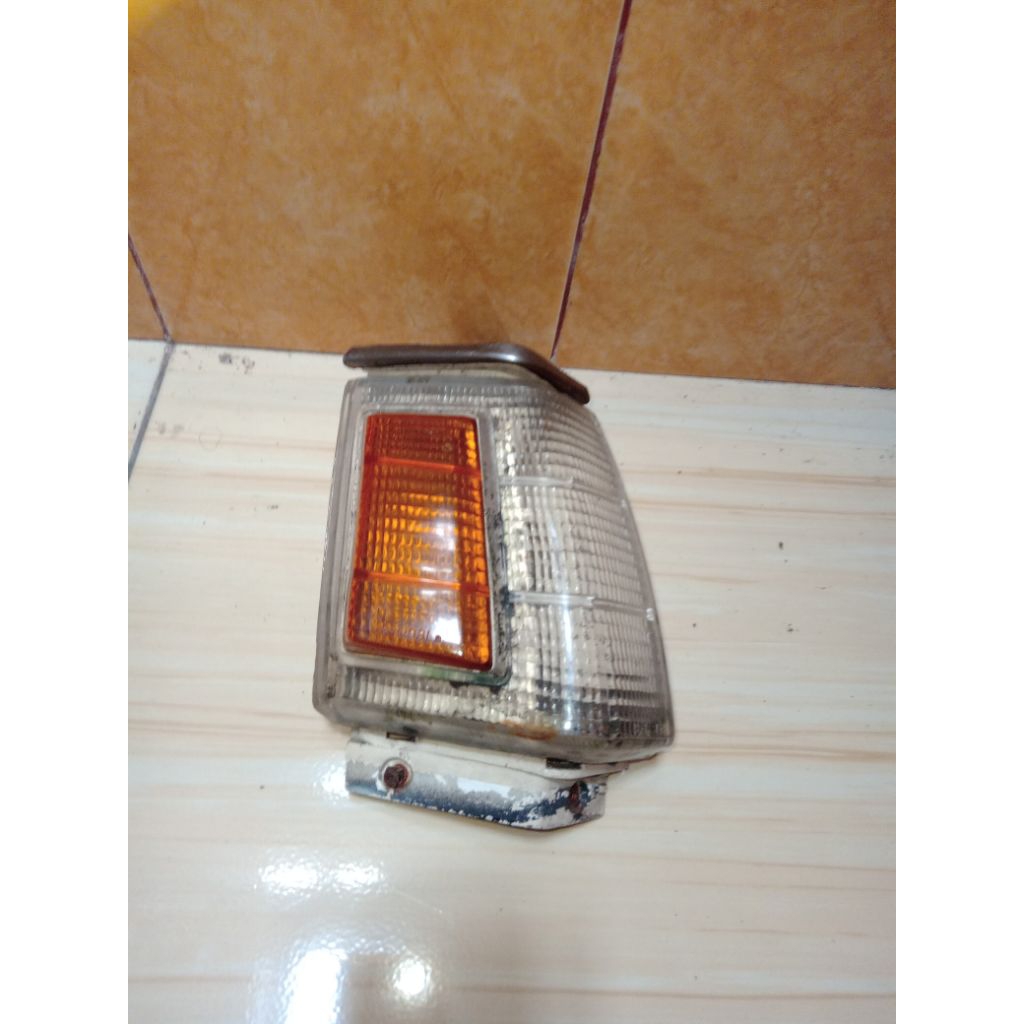 Lampu Sein Depan Kanan Mitsubhisi Lancer SL