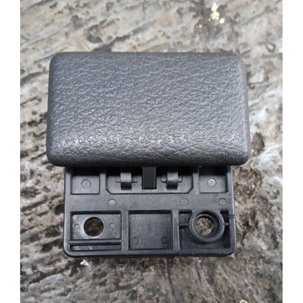 Handle Laci Dashboard Nissan Terrano