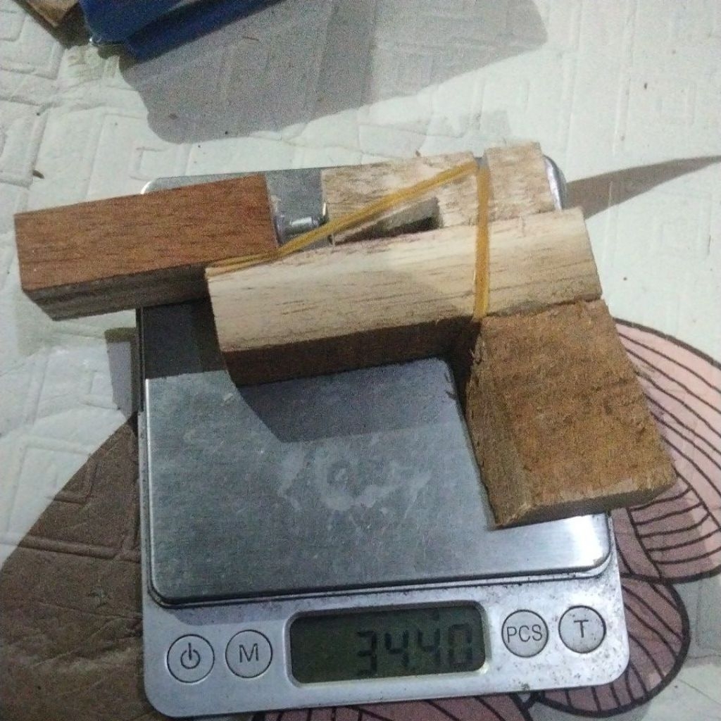 mainan edukasi pistol kayu dompis