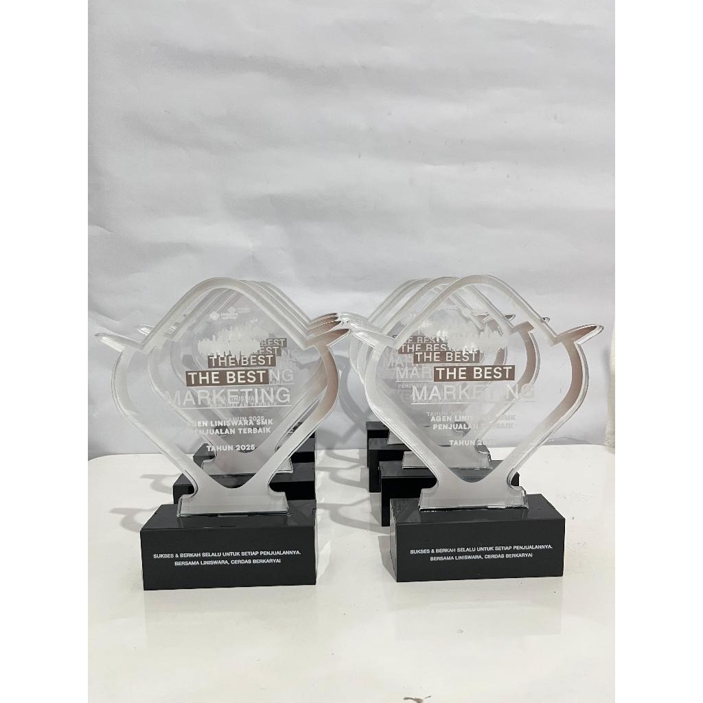 Plakat Akrilik Tatakan Kayu + Box PLAKAT AKRILIK CUSTOM TATAKAN KAYU HITAM