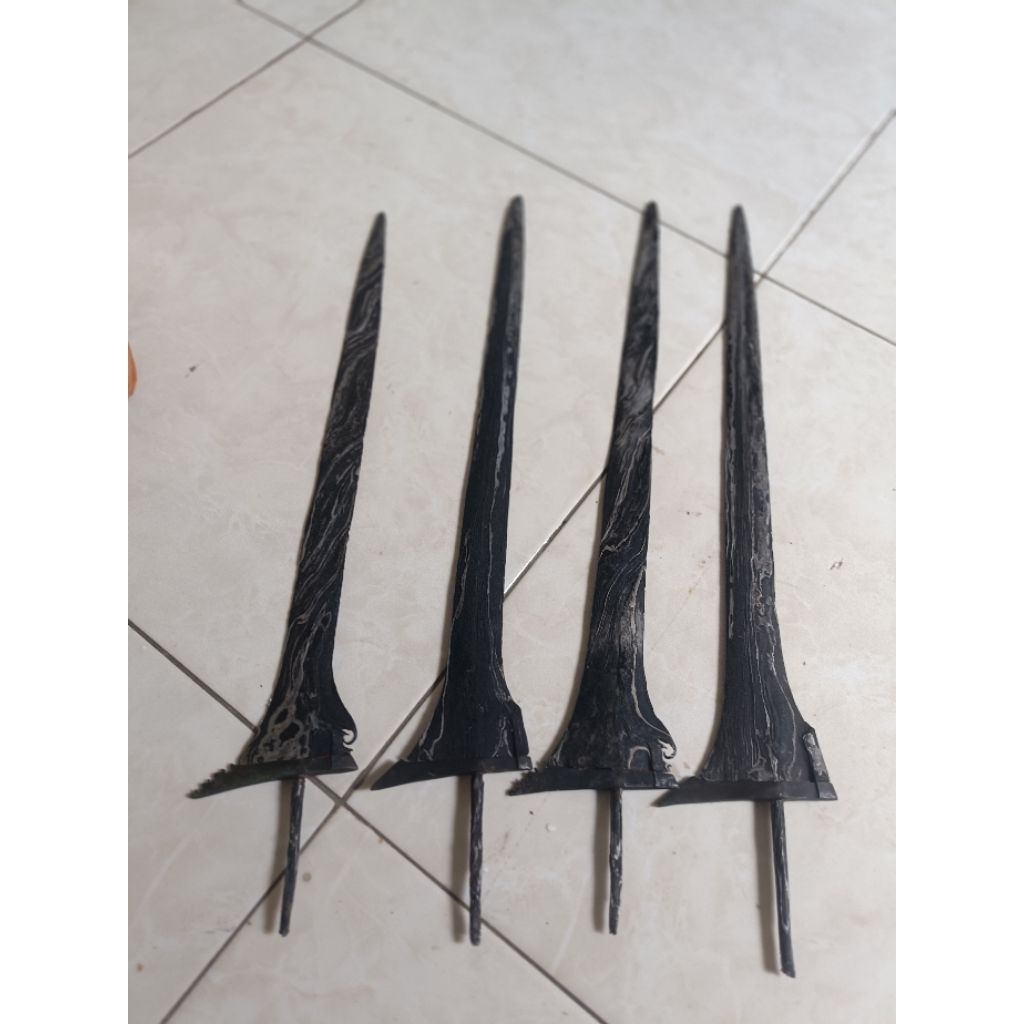 Wilahan keris lurus berpamaor