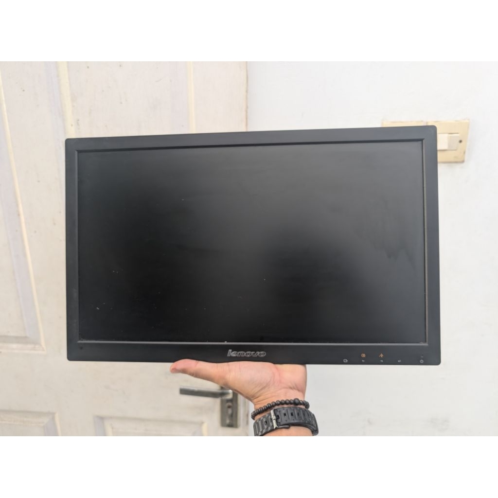 Monitor pc ukuran 19" widescreen tanpa kaki normal