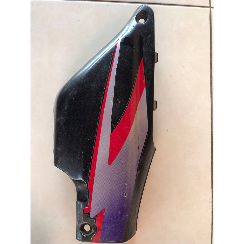 sambungan bodi samping kanan tutup bodi aki supra x lama/ supra fit lama