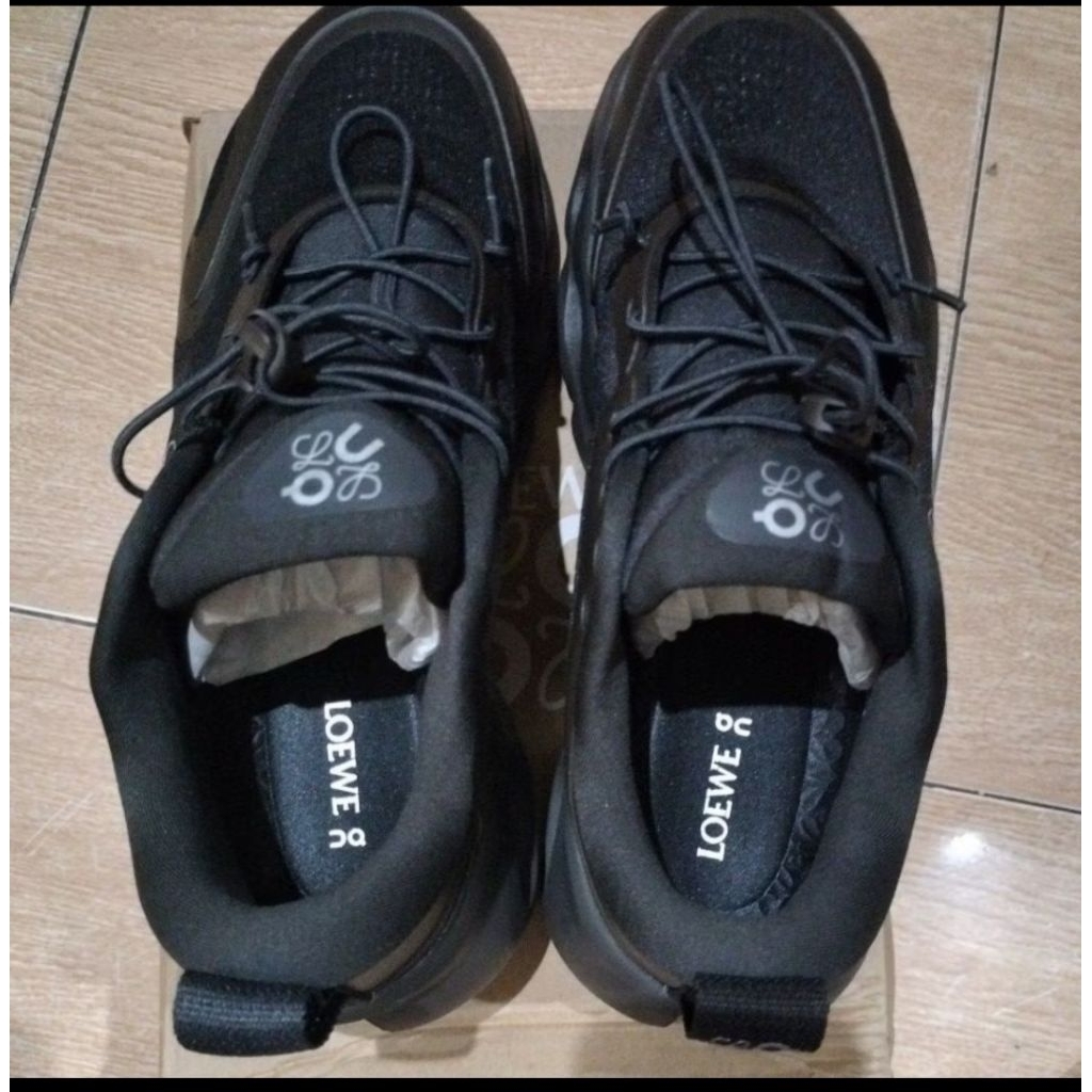 On Cloud feat loewe black