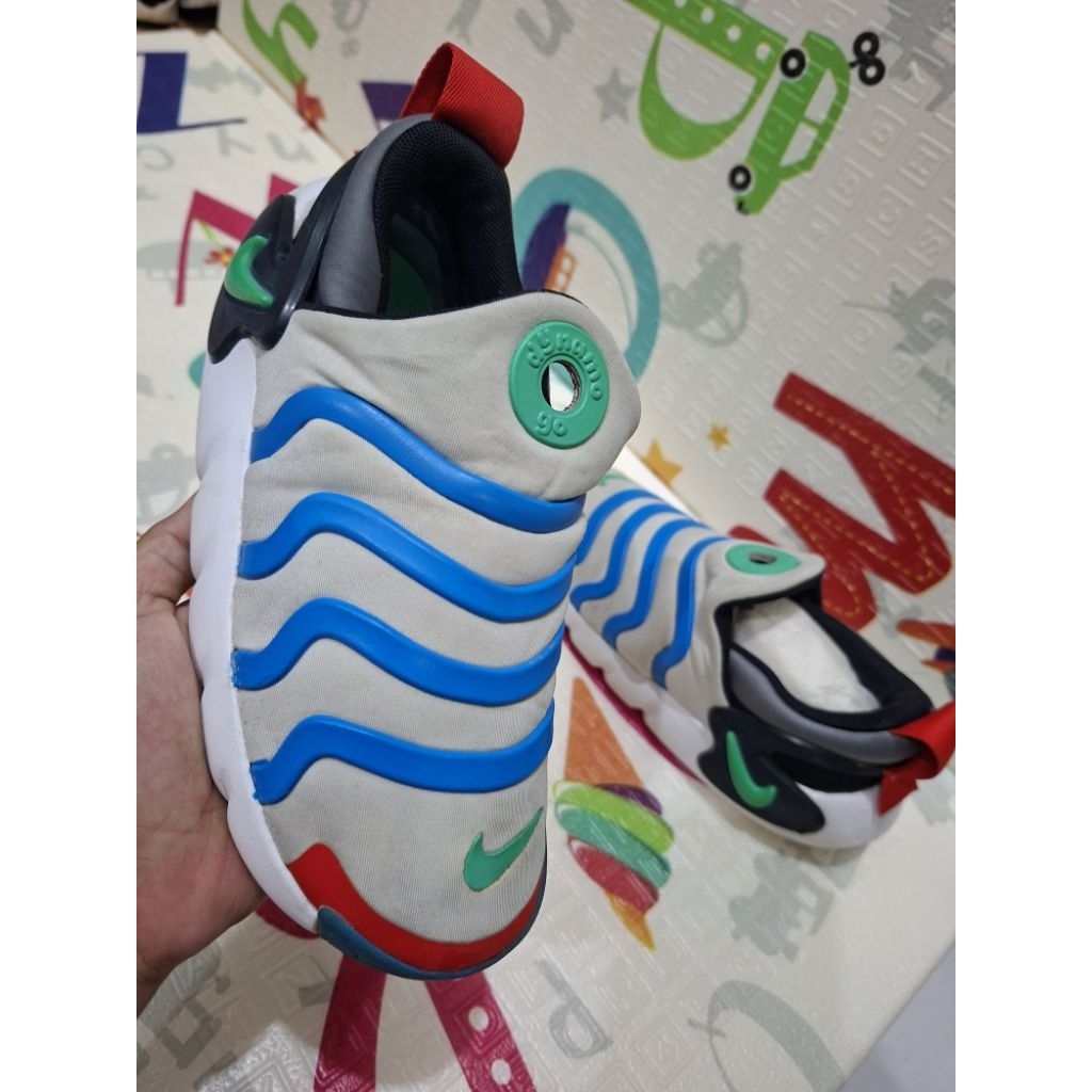 Sepatu Preloved Nike Dynamo Go Size 32