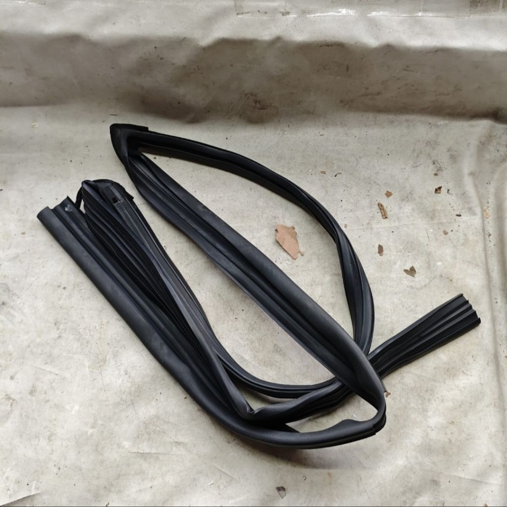 Karet run channel honda civic ferio 96 - 2000 belakang kanan original