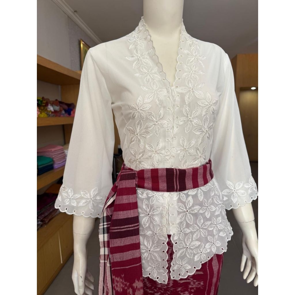 kebaya bordir melati putih lengan lonceng