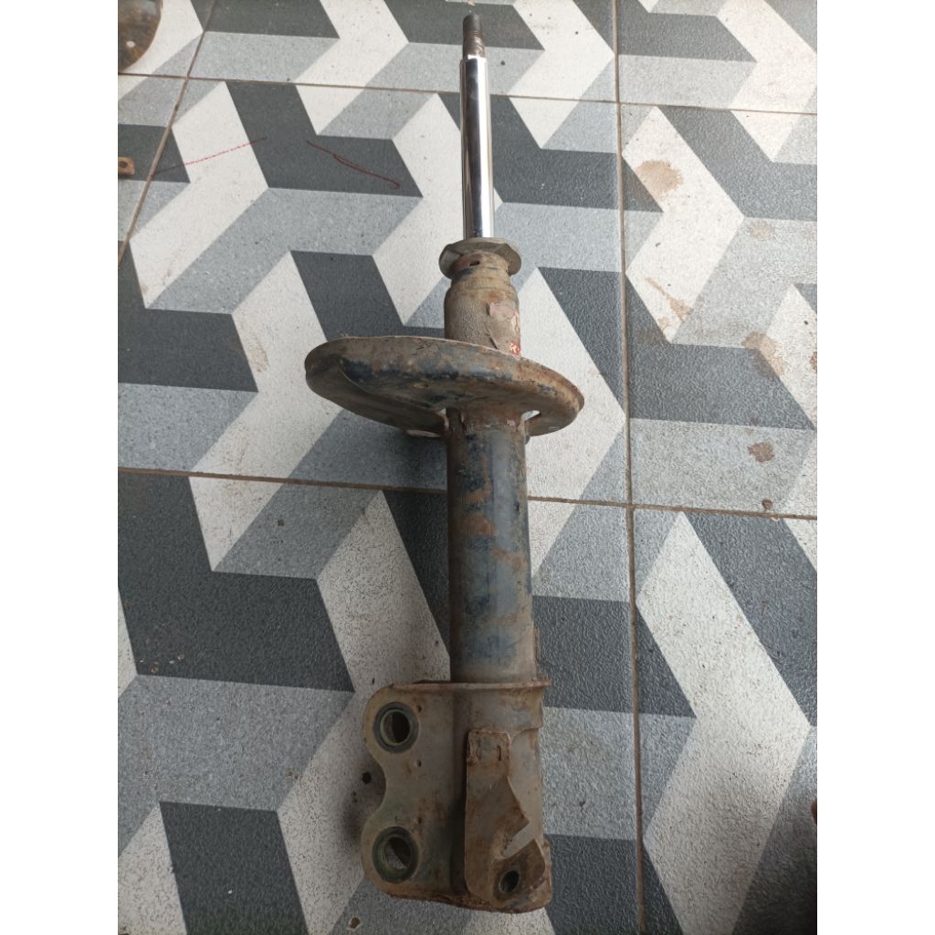 Shockbreaker kanan depan Toyota corolla twincam