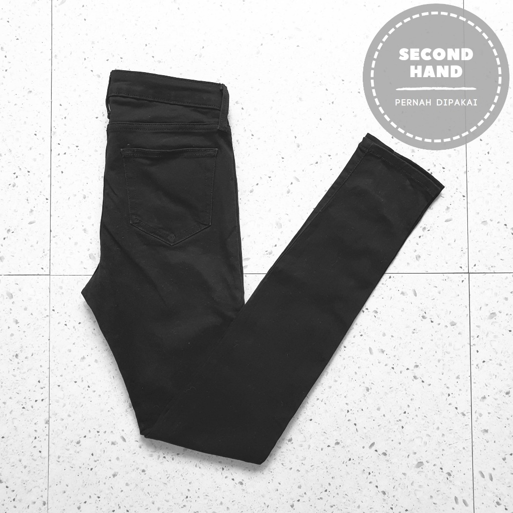 Celana Jeans Panjang Hitam Wanita Anak UnlQlo / Size 28 - Lingkar 72 cm / Second Hand