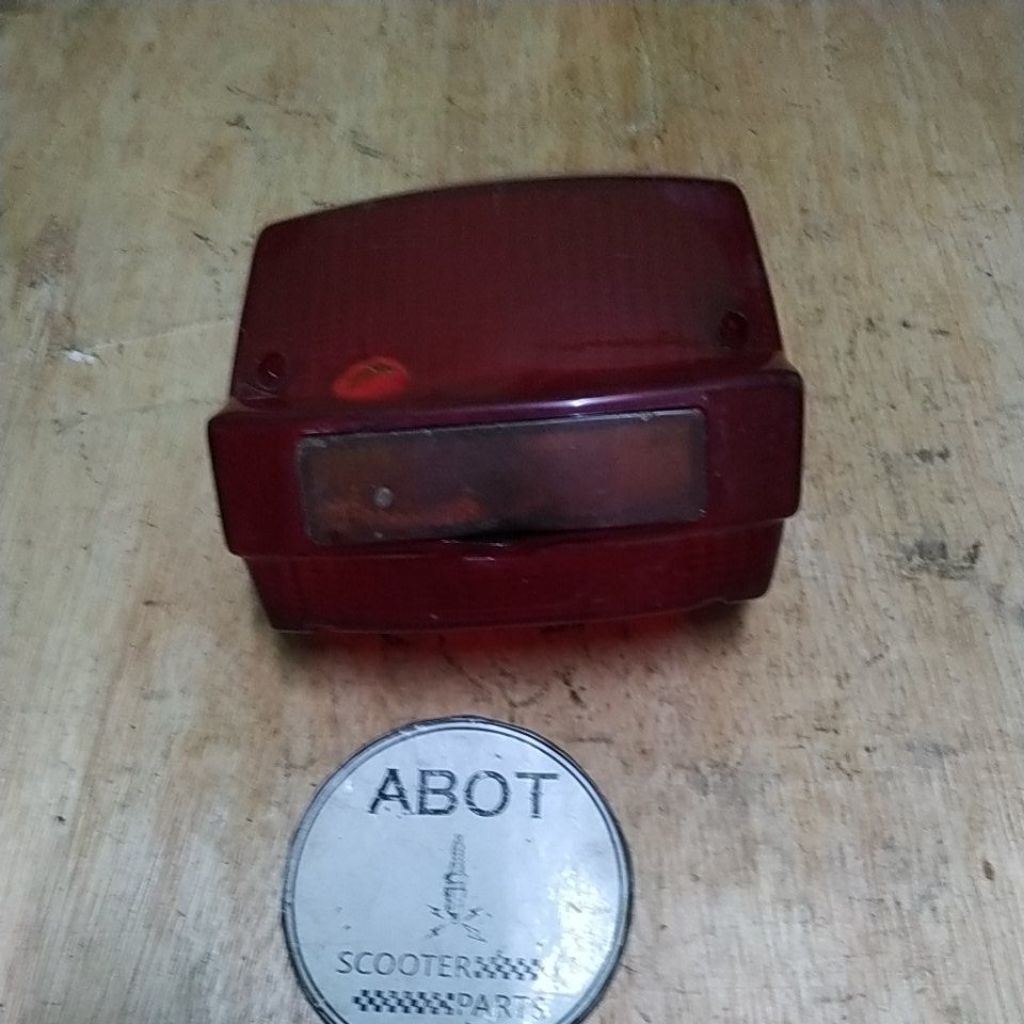 Lampu belakang vespa ps px