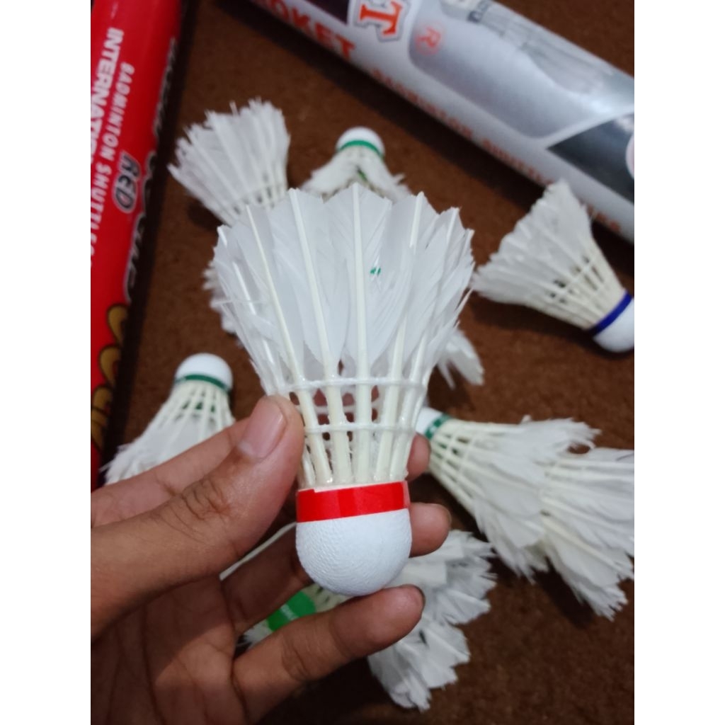 Shuttlecock premium bekas kondisi 80% cocok untuk pemanasan
