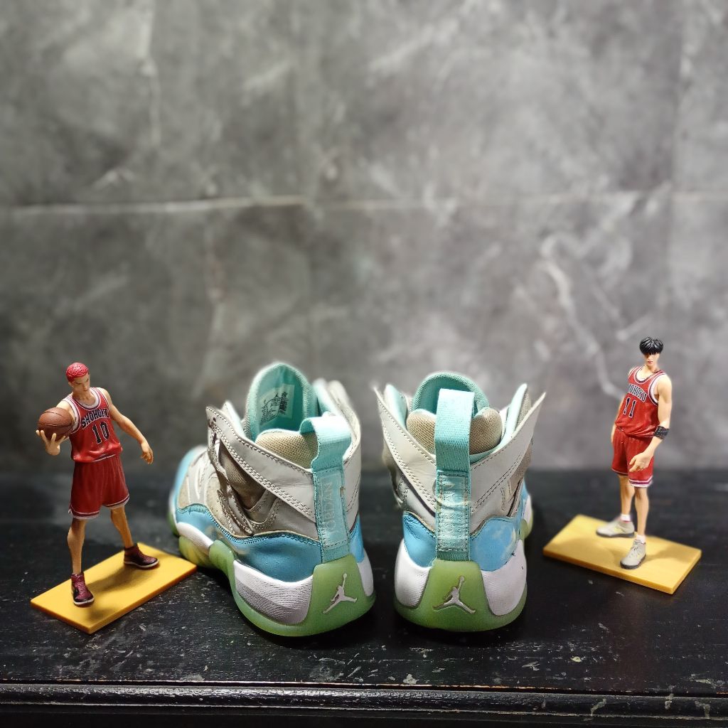 SEPATU BRANDED KONDISI ISTIMEWAH ukuran 38 ( insol 24cm)  Nike Air Jordan Jumpman Two Trey