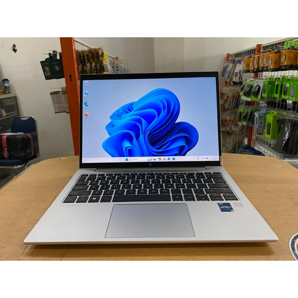 Laptop HP EliteBook 830 G9 Core i5 Gen12 RAM 16GB SSD 256GB Iris Xe – Mulus