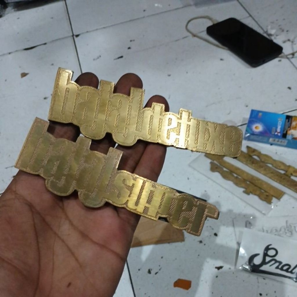 emblem bajaj deluxe dan bajaj super kuningan