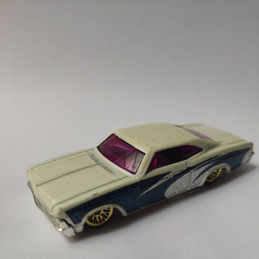 Loose Hotwheels 65 Impala Putih