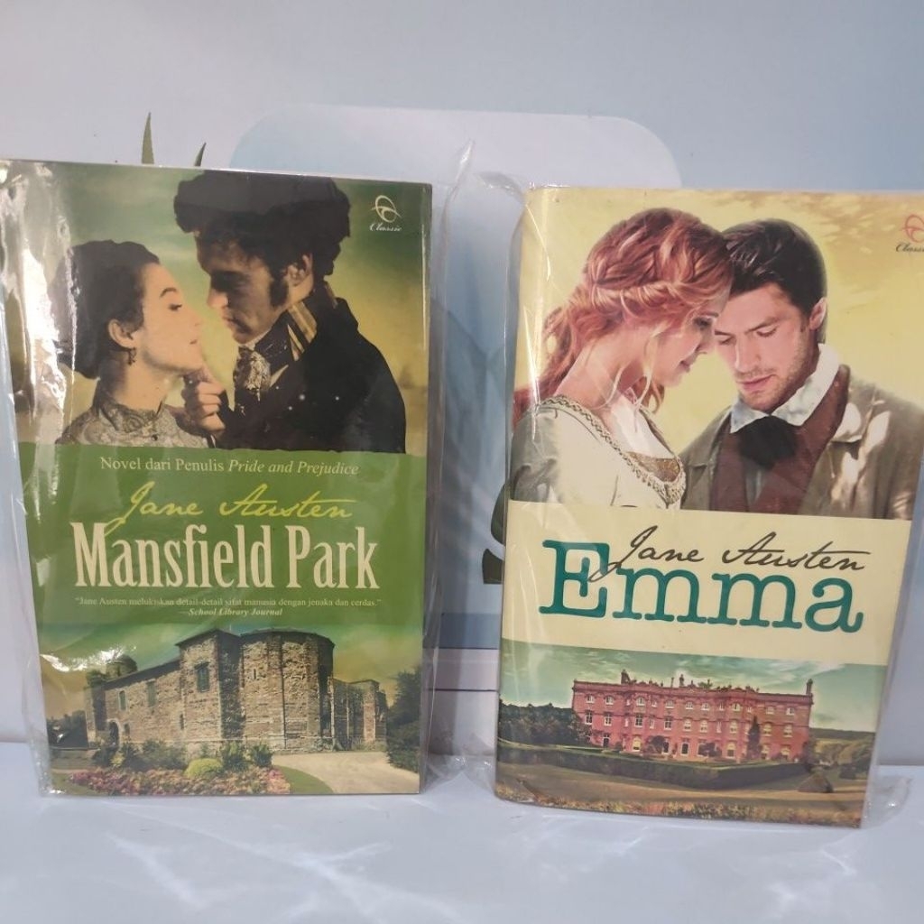 Novel Karya Jane Austen Berjudul Mansfield Park / Emma Bahasa Indonesia Softcover Kondisi Tersegel