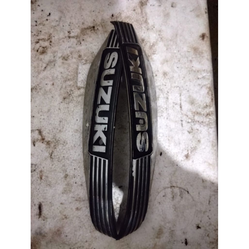 logo Suzuki rc100/80