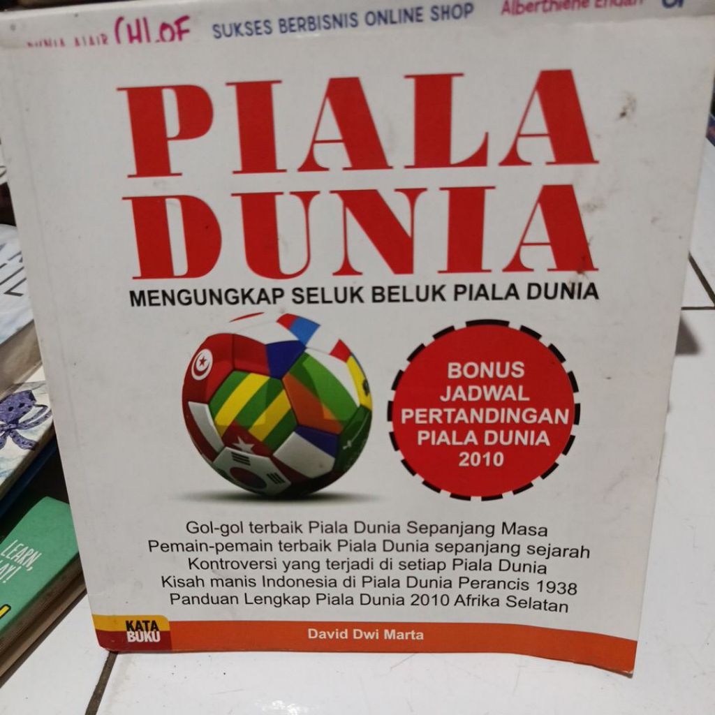 Buku piala dunia mengungkap seluk beluk piala dunia