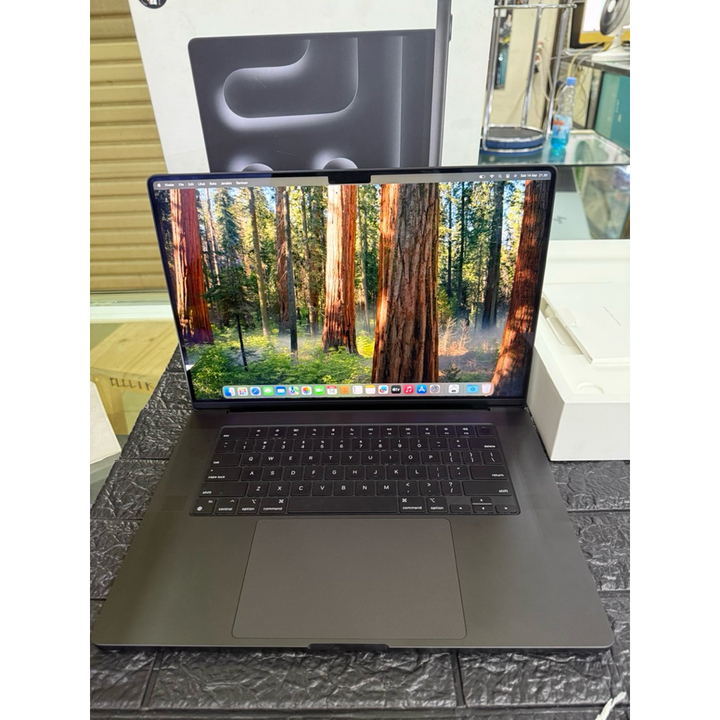 MacBook M3 Pro (16-inch M3 PRO ) 2023 18GB/512GB Ex Garansi Resmi iBox Second Original
