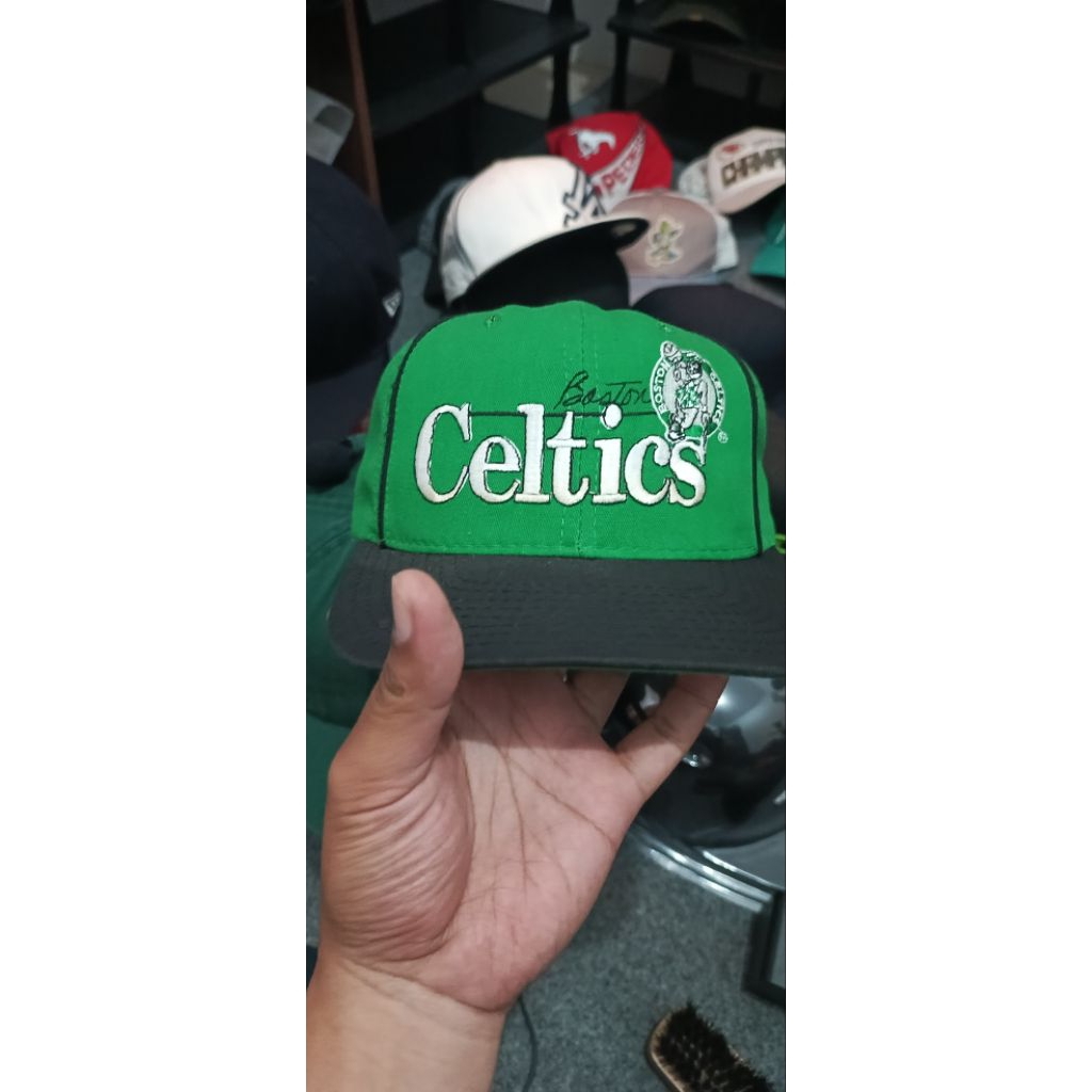 Topi Boston Celtic By The Game Vintage