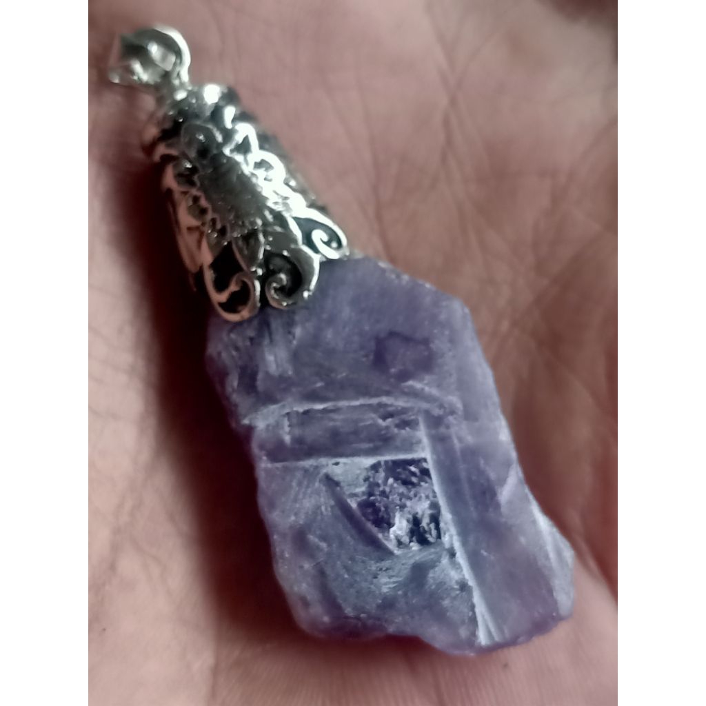 natural liontin batu bahan kecubung