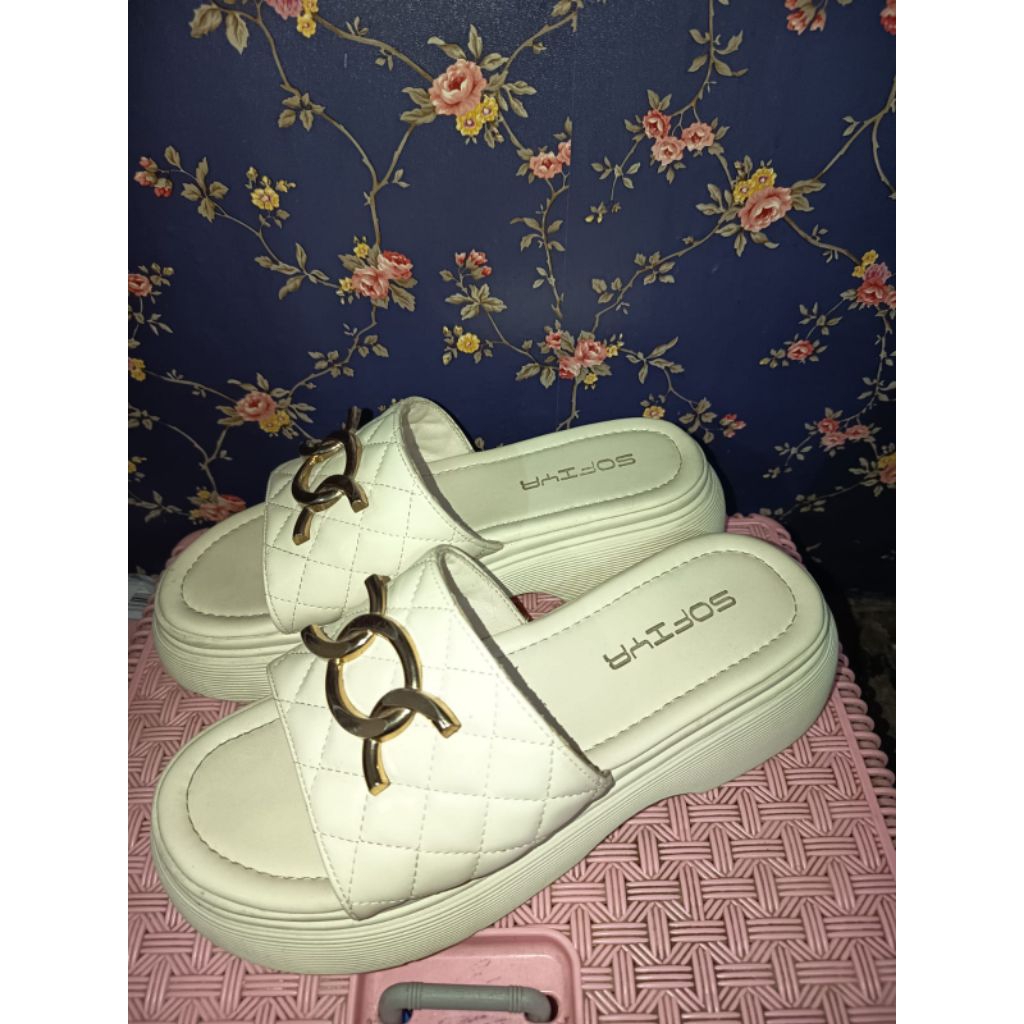 Sandal wanita brand Sofia