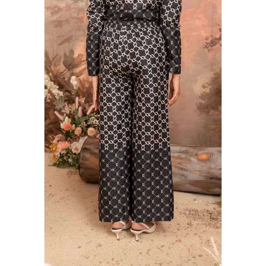 WEARING KLAMBY CALYA PANTS SABLE SIZE XXXL, CALYA BLOUSE XXXL