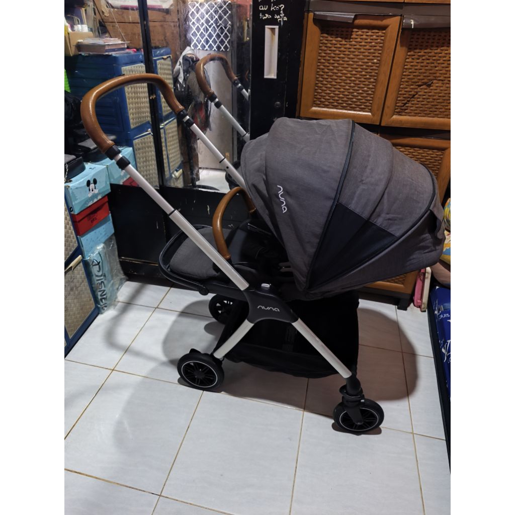 Nuna Stroller TRIV Granite warna pekat kondisi preloved like new sudah laundry siap Pakai