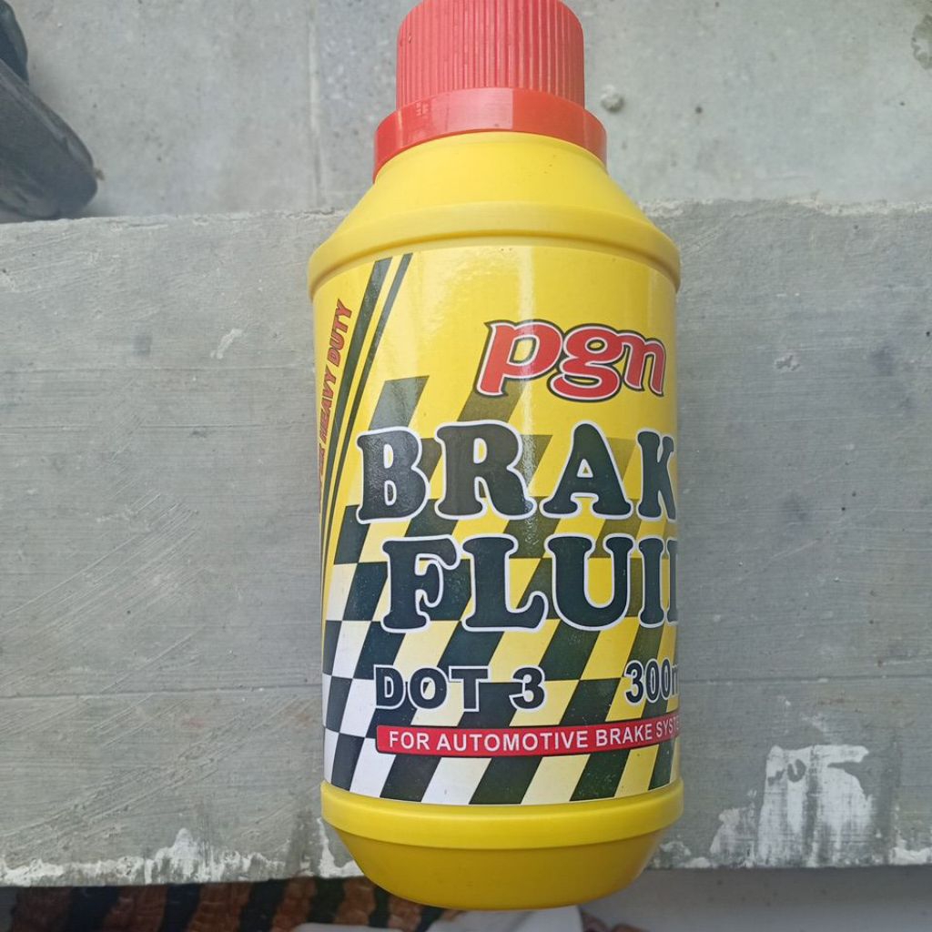 minyak rem 300ml / minyak rem besar / brake fluid / minyak rem besar bukan merk jumbo / minyak rem b