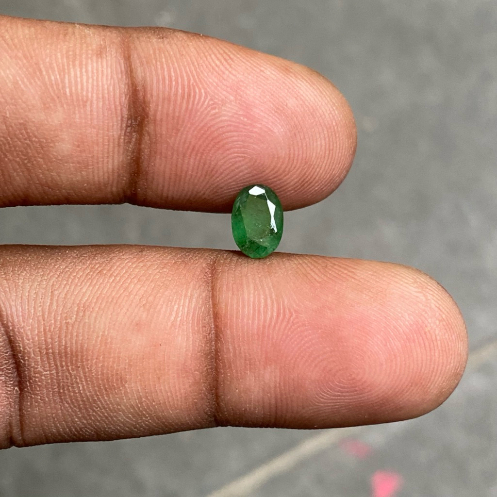 Natural Emerald beryl Jamrud asli Batu zamrud ukuran kecil dim 7.5x5.5x3.5