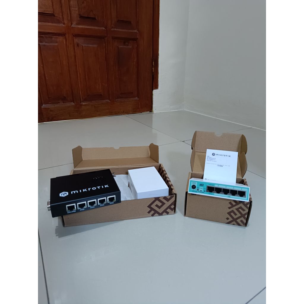 Mikrotik rb750gr3 & Mikrotik rb450gx4 fullset (BARU) TERMURAH
