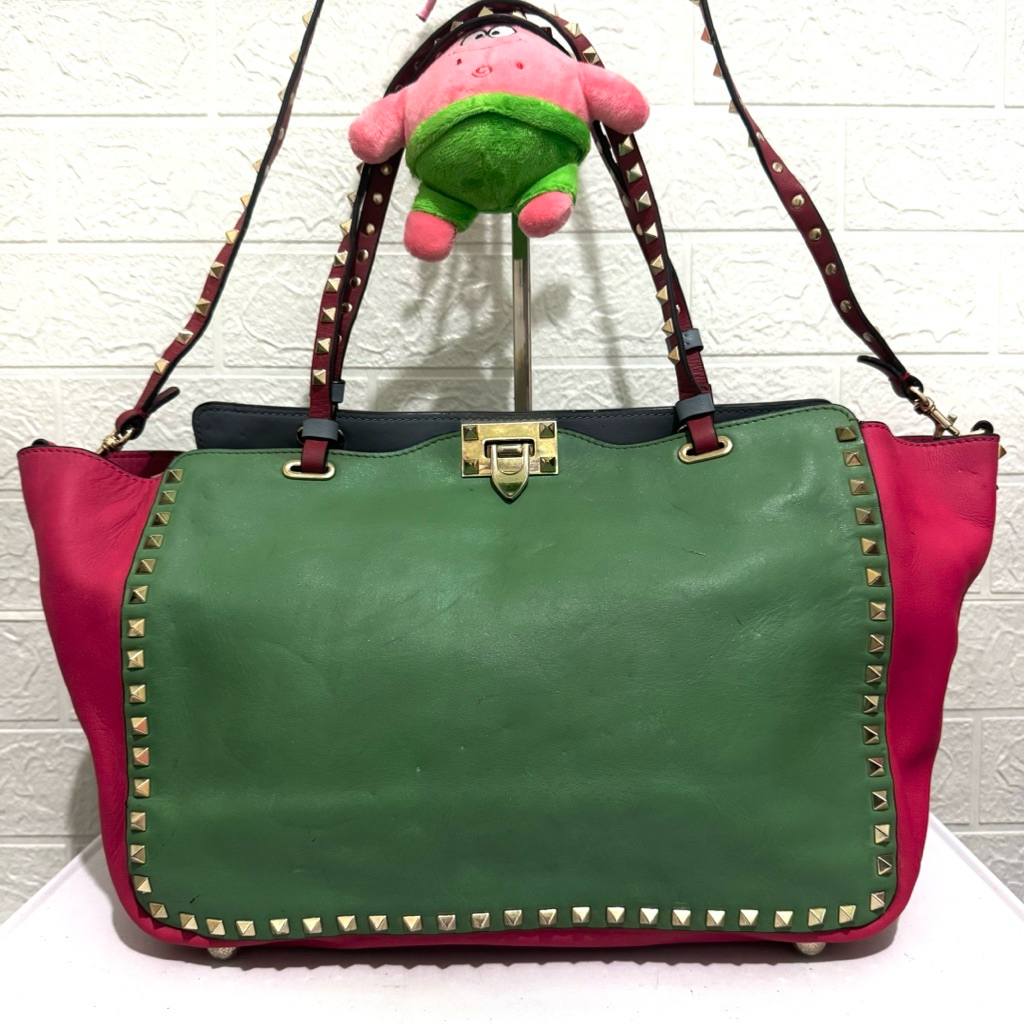 tas sling bag valentino garavani 3warna. tas tote valentino garavani. tas kulit asli. tas prelop. ab