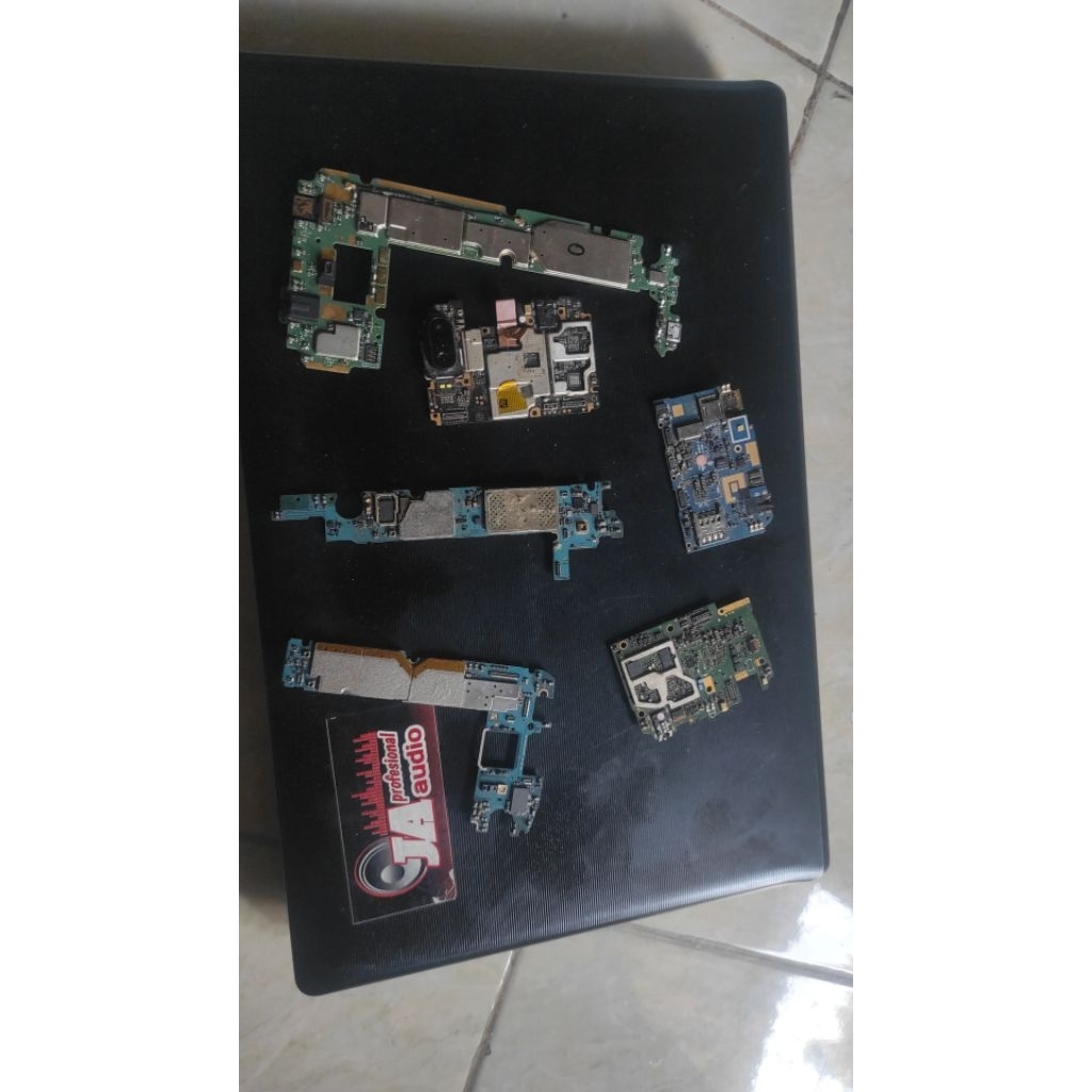 leptop Lenovo gambling dan mesin PCB hp