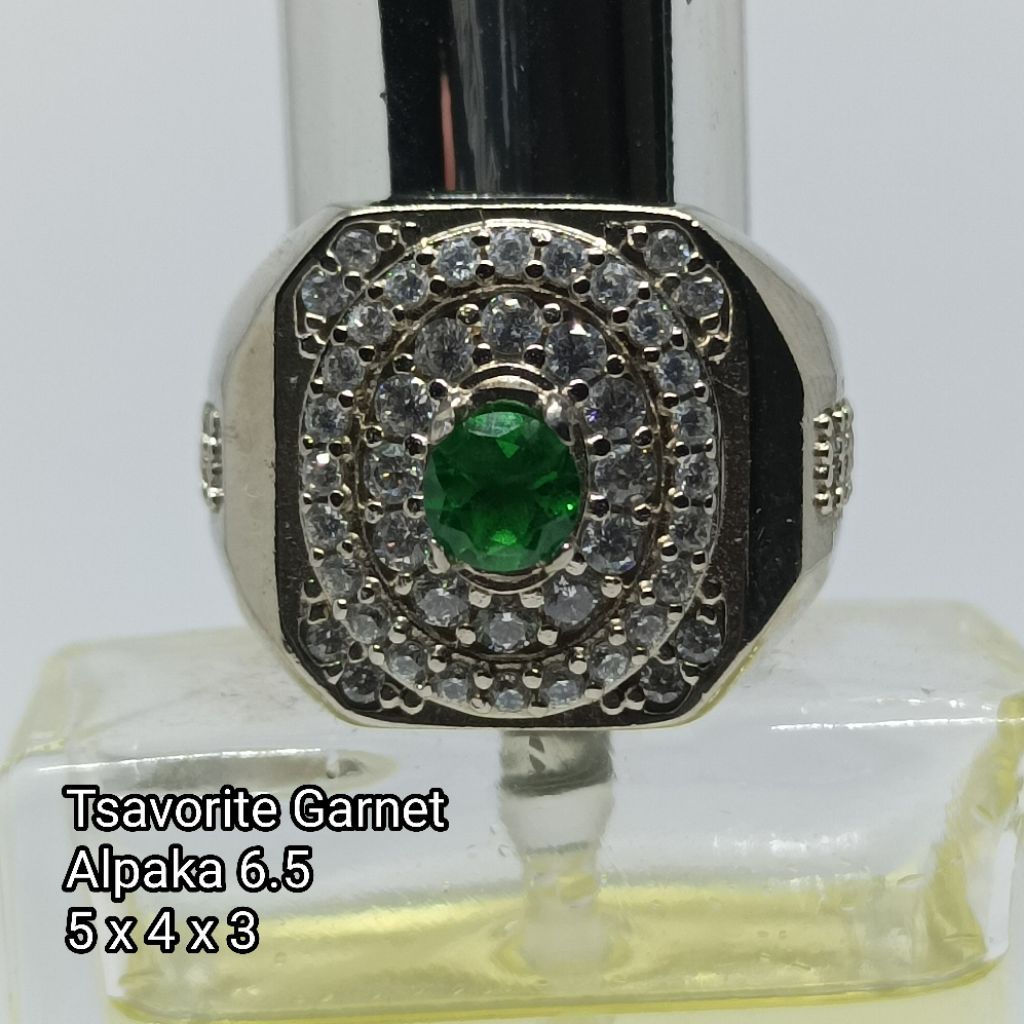Permata Tsavorite Garnet