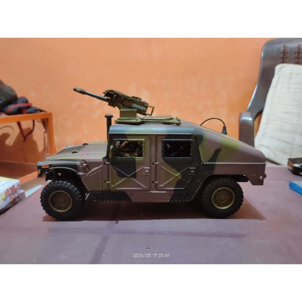 HUMVEE WORLD PEACEKEEPERS & MARAUDER FIGURE
