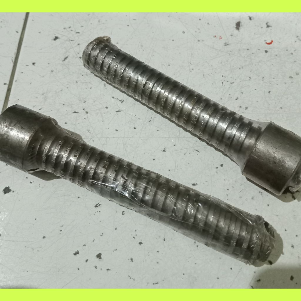 Baut singkal/Drat singkal traktor g.1000