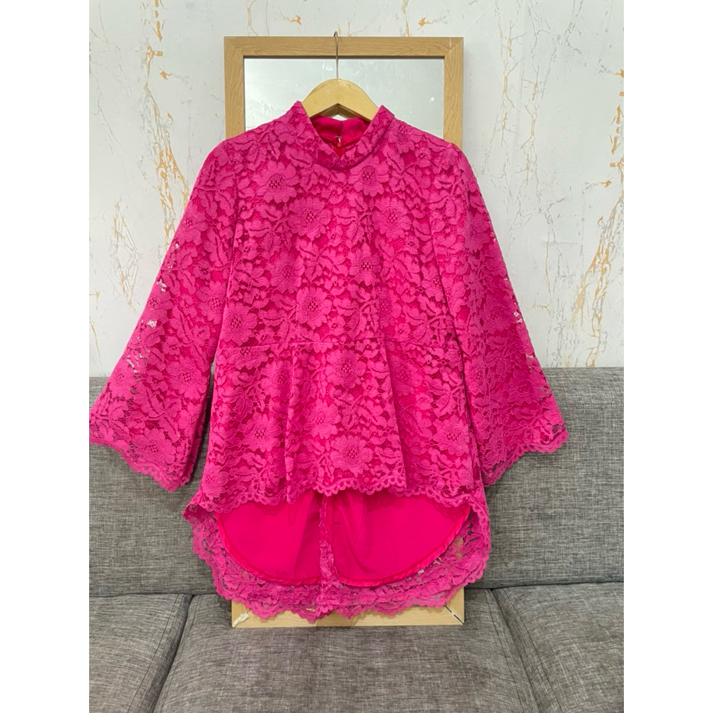 Kebaya Brukat Modern Turtle neck Fuchia Fanta Full Furing