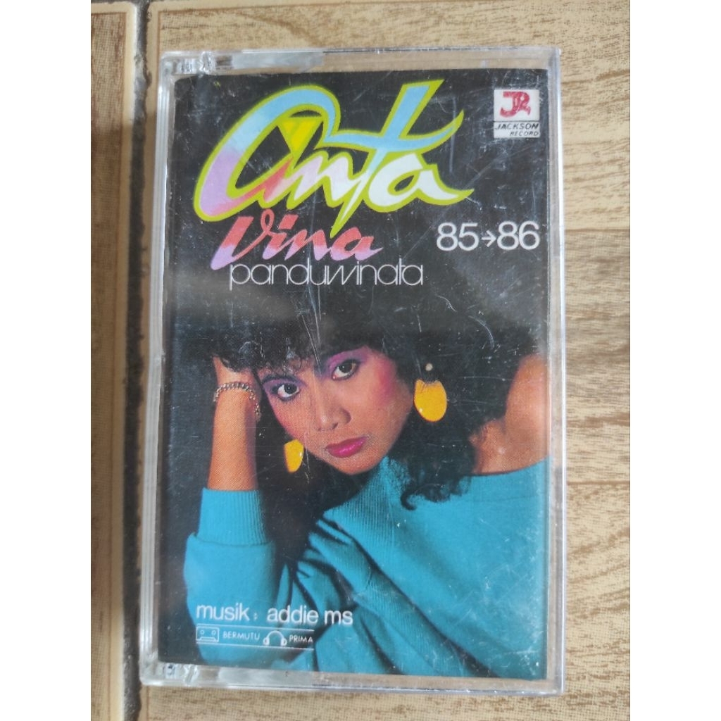 kaset pita VINA PANDUWINATA "cinta"