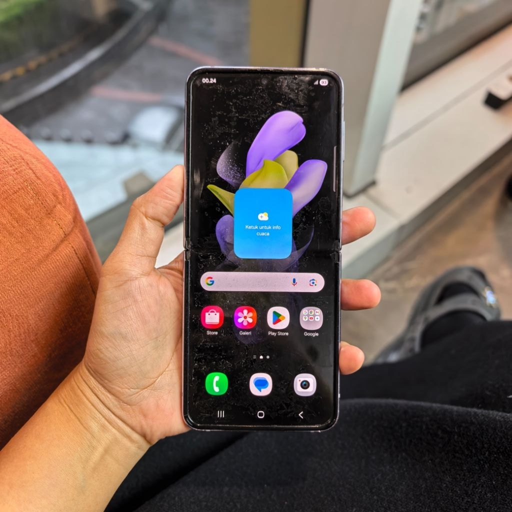 SAMSUNG Z FLIP 4 8/256 HP Second Murah