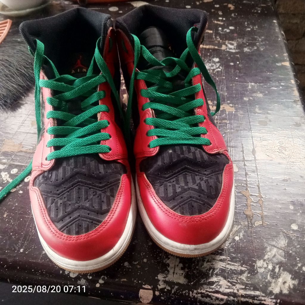 Air Jordan 1 Mid SE Christmas Size 46