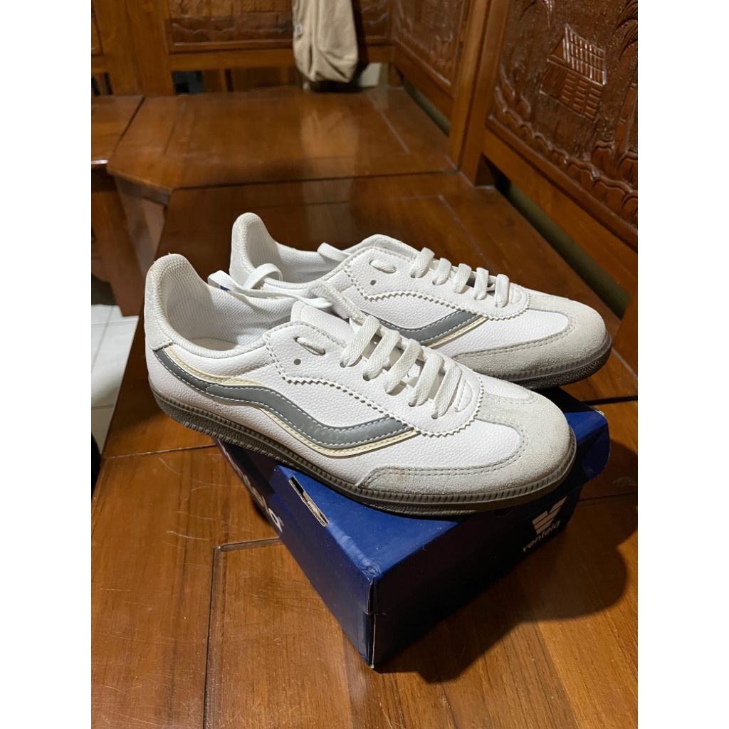 sepatu ventela , sepatu outdoor pria / wanita ukuran 39 kondisi bekas baru 2x pemakaian