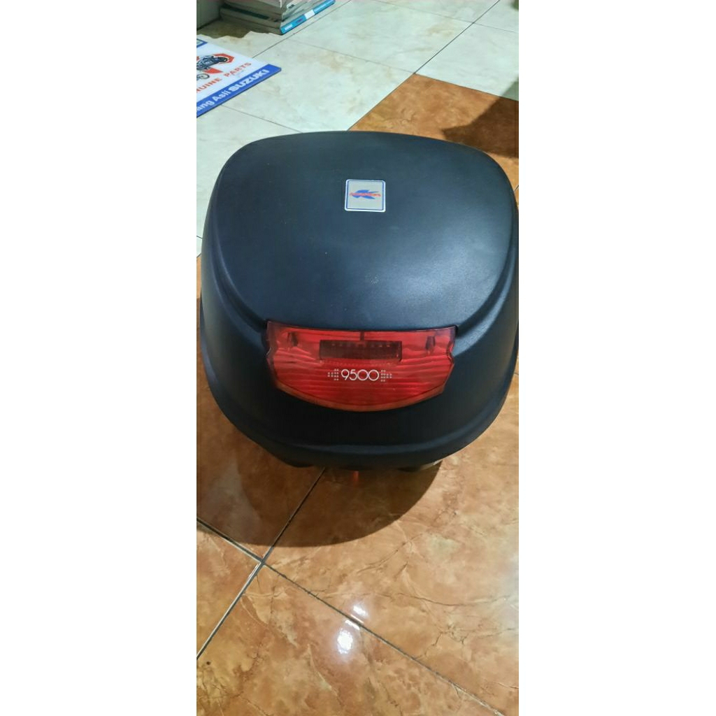 Box givi kappa 9500 box bagasi motor kappa 9500 bawaan dealer suzuki