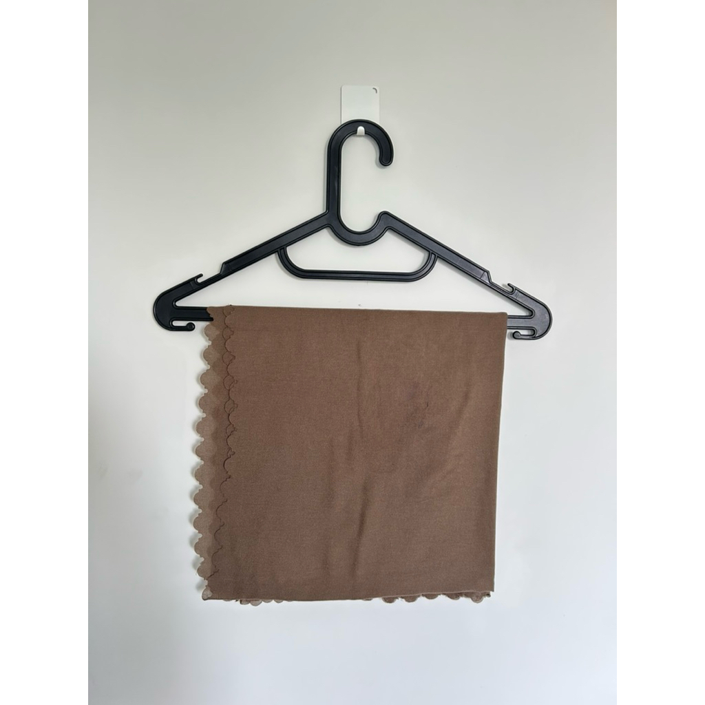 Preloved hijab segi empat polos brand ZyskuXena (tag copot)