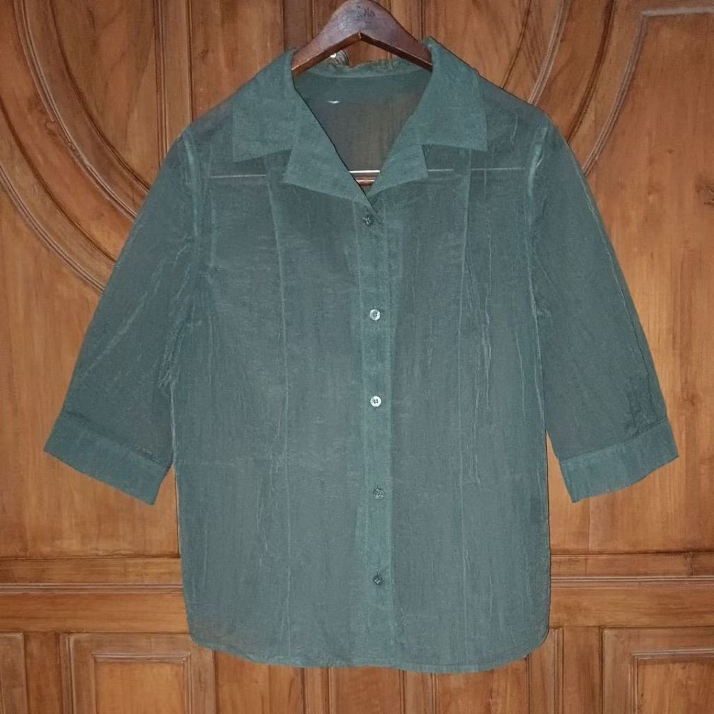 PRELOVED MAKE SENSE Kemeja Tipis Semi Organza Wanita Hijau Tua Bigsize LD 106