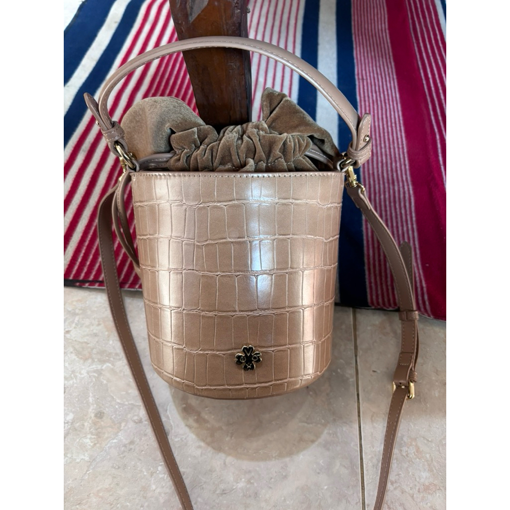 EVB bucket bag preloved