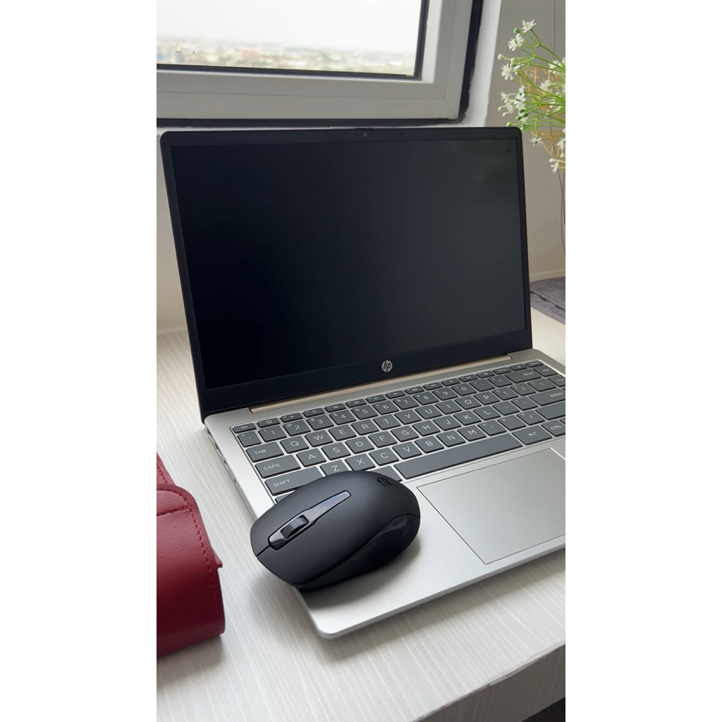 Laptop HP AMD Ryzen 3 Radeon 8GB/512GB Gold SECOND LIKE NEW