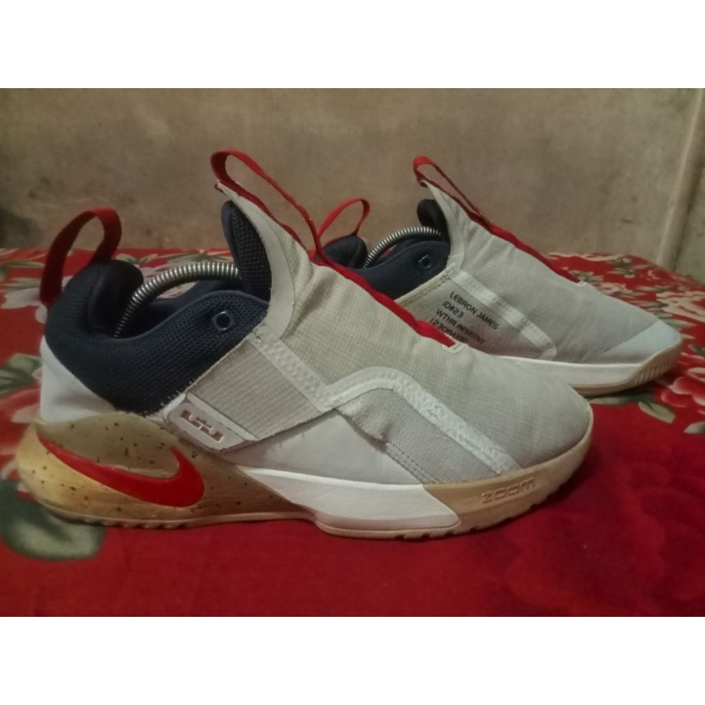 Nike LeBron Ambassador 11