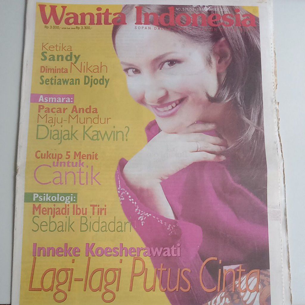 Tabloid Wanita Indonesia Tahun 2000 Cover Cantik Ineke Koesherawati (Gadis Sampul Berbakat'90)