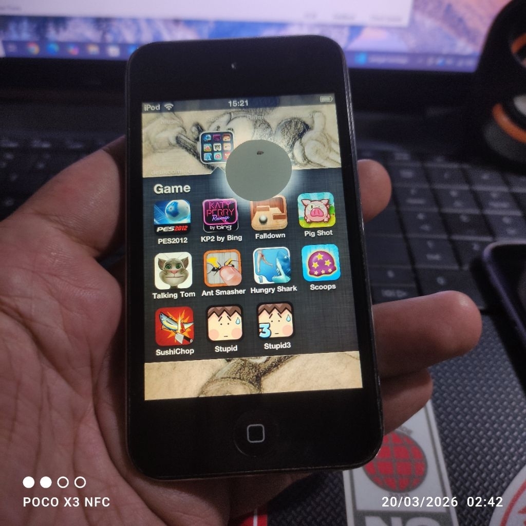 ipod touch 4th 8GB Lcd Bulan cek deskripsi