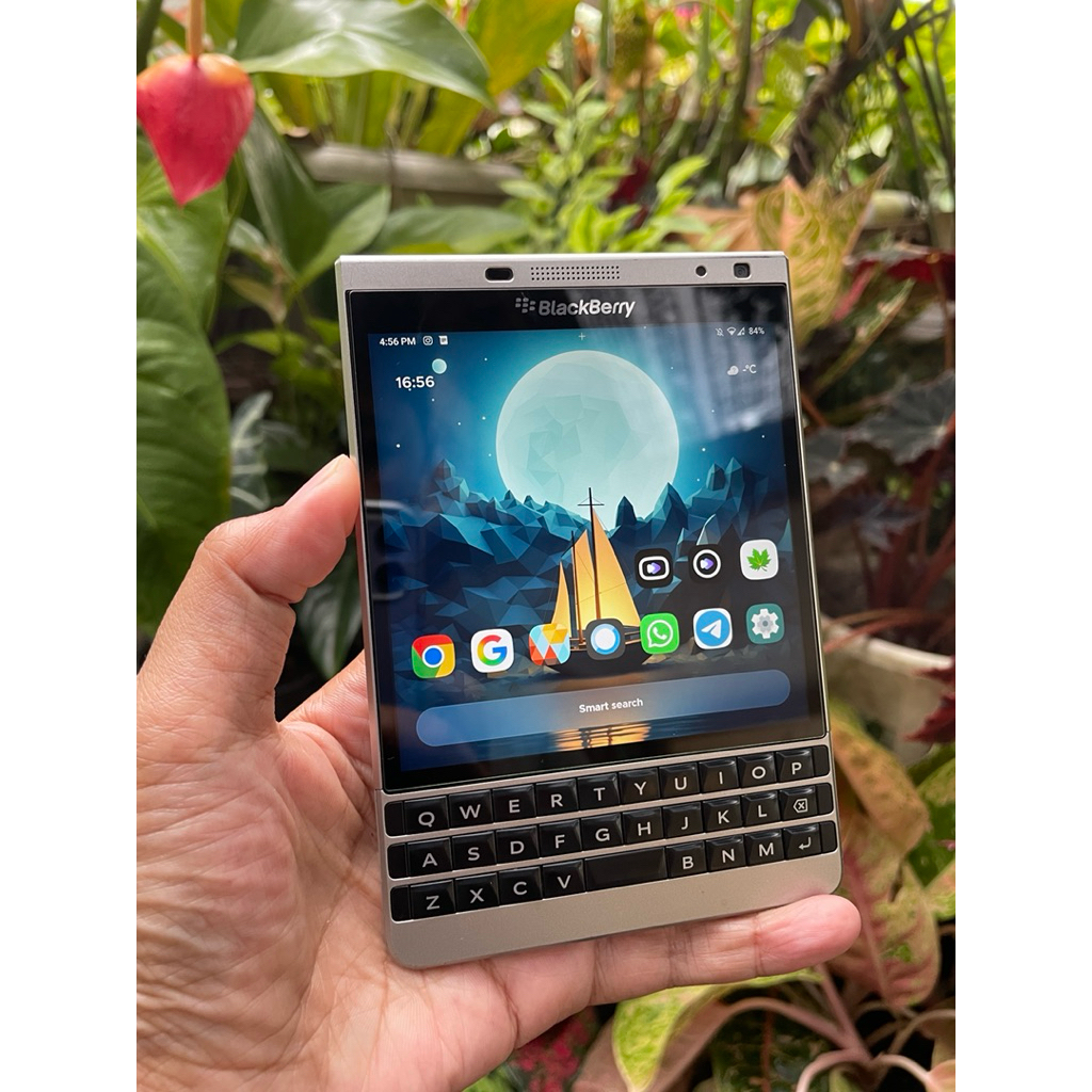 Blackberry Passport Silver Edition (BB Dallas) + Original Flip Case